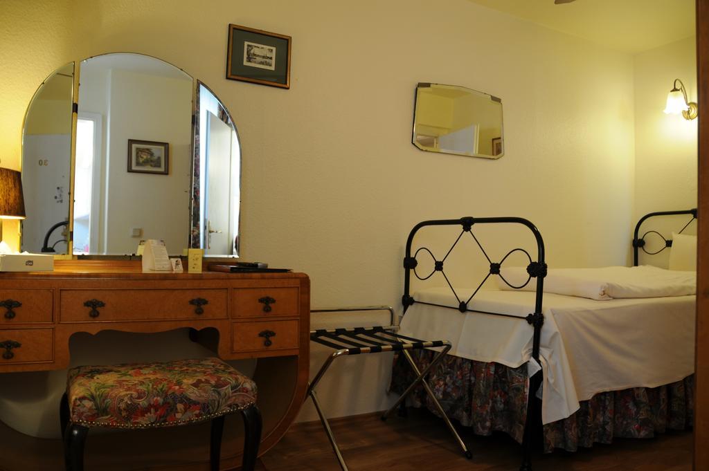 Hotel Admiral Wiesbaden Habitación foto