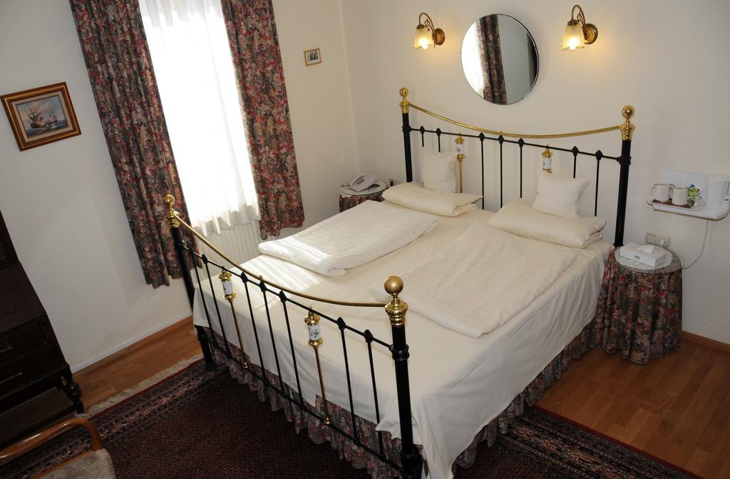 Hotel Admiral Wiesbaden Habitación foto